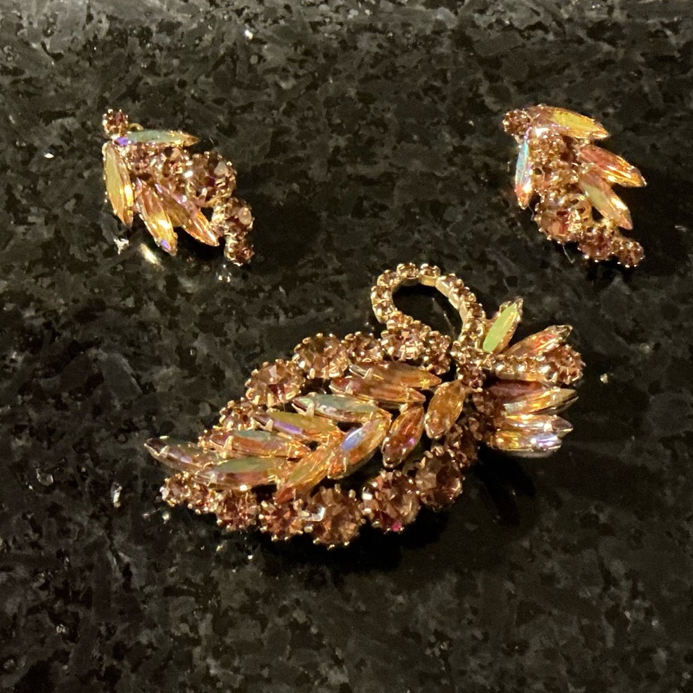 Vintage Elegant Gold and Brown Rhinestones Leaf Brooch and Earring Set